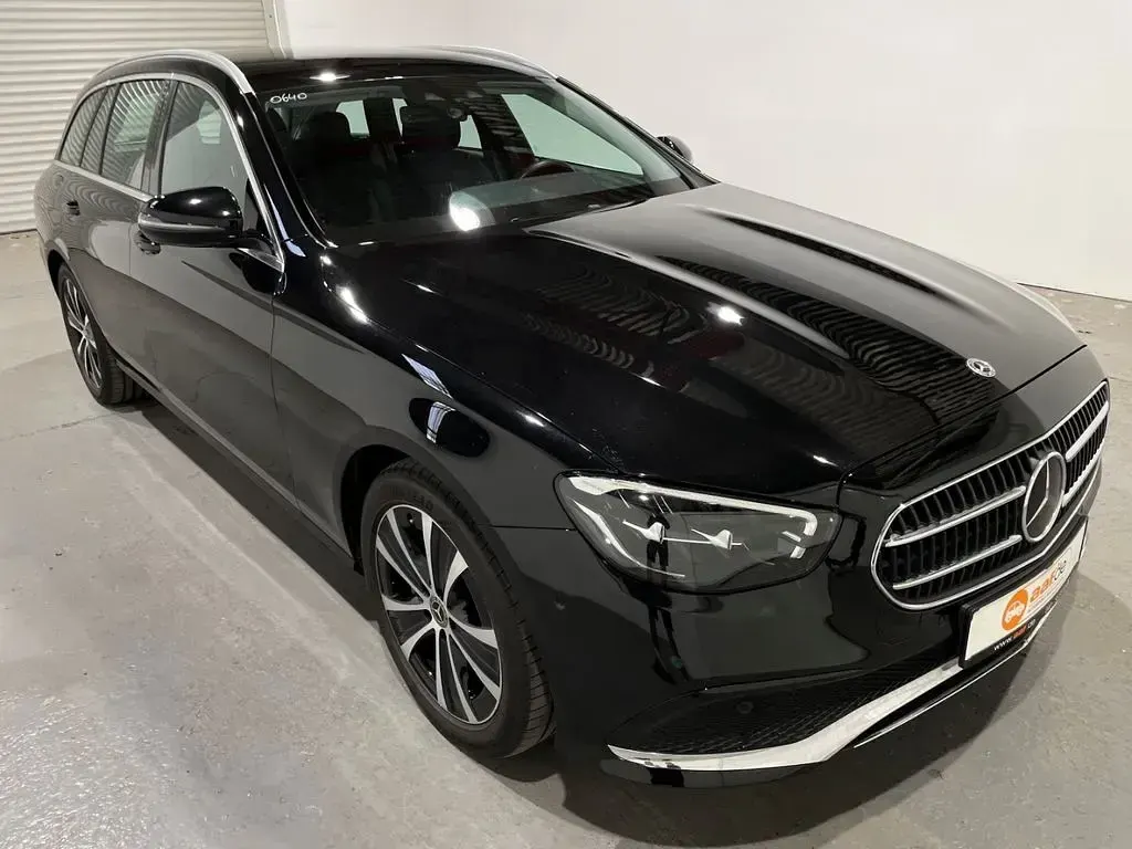 Gebraucht Mercedes E300 Avantgarde 320 PS (235 kW) 2022 Schwarz Kombi