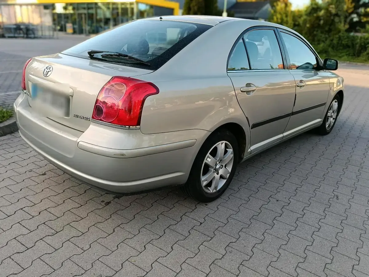 Gebraucht Toyota Avensis 146 PS (107 kW) 2005 Gold Limousine