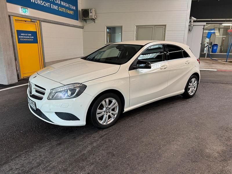 Gebraucht Mercedes A200 156 PS (114 kW) 2013 Weiß Limousine