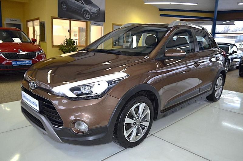 Gebraucht Hyundai i20 Active 120 PS (88 kW) 2016 Braun Van / Kleinbus