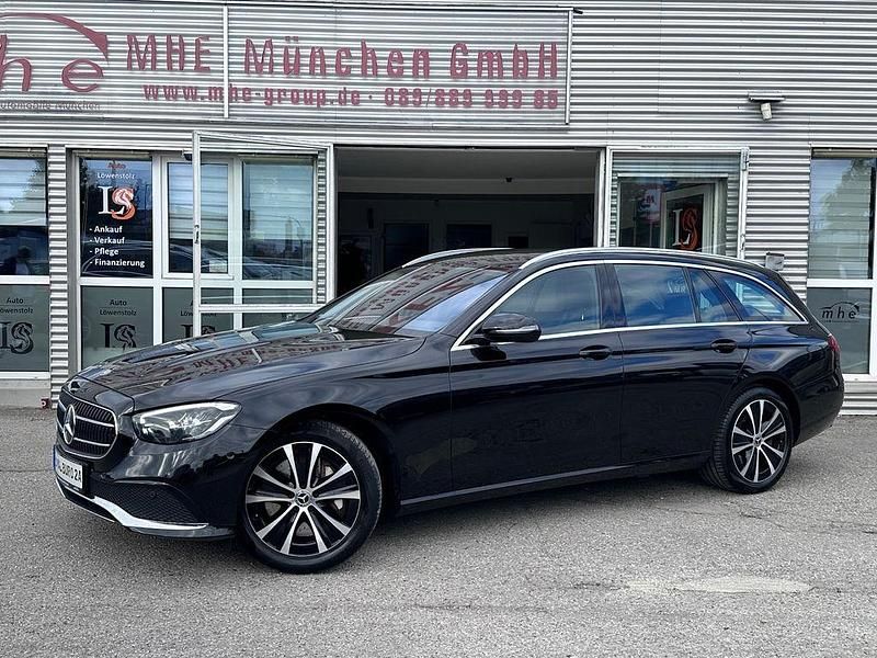 Gebraucht Mercedes E300 Avantgarde 306 PS (225 kW) 2022 Schwarz/baltic black Kombi