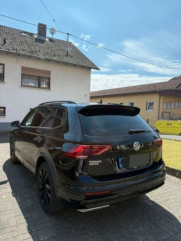 Gebraucht VW Tiguan Allspace 200 PS (147 kW) 2021 Schwarz SUV