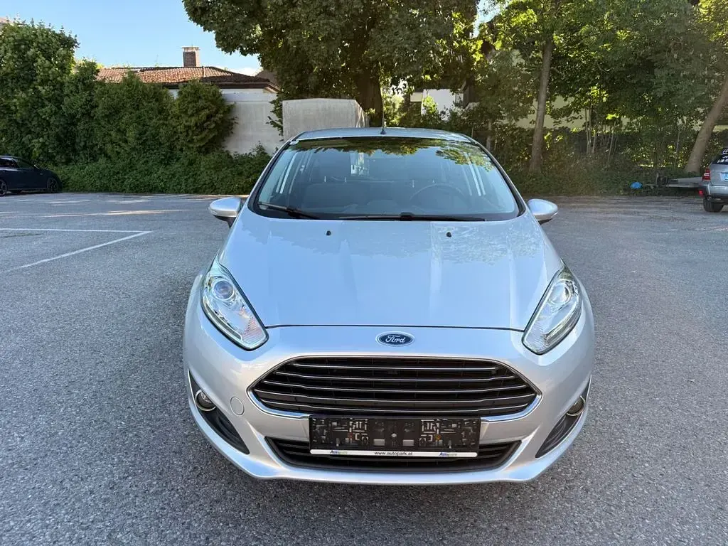 Gebraucht Ford Fiesta Trend 65 PS (47 kW) 2015 Silber Kleinwagen