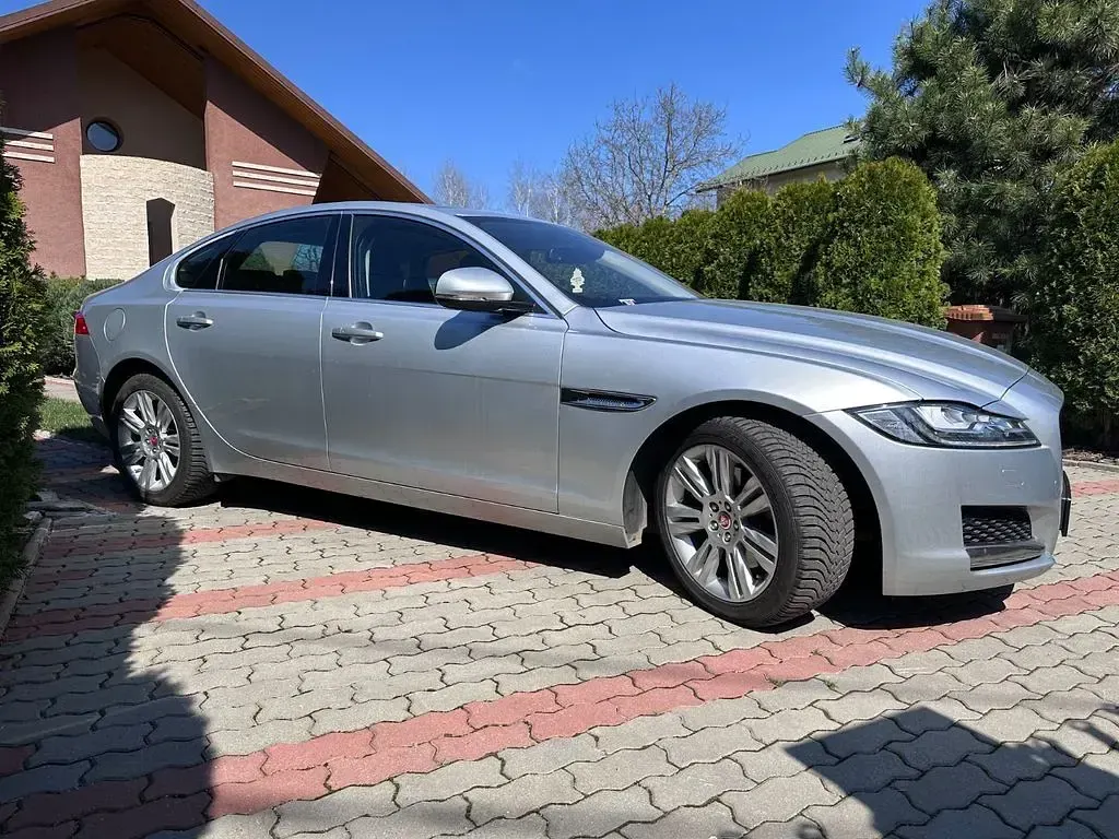 Gebraucht Jaguar XF Portfolio 179 PS (131 kW) 2017 Silber Limousine