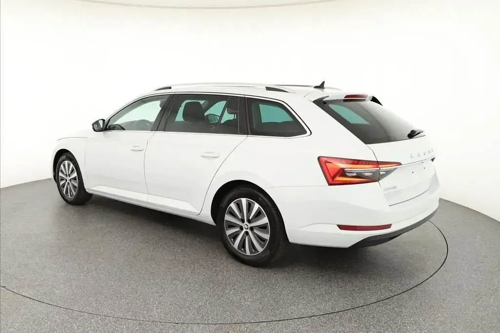 Gebraucht Skoda Superb Style 150 PS (110 kW) 2023 Weiß Kombi