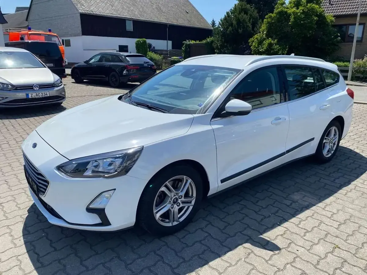 Gebraucht Ford Focus Cool & Connect 120 PS (88 kW) 2020 Weiß Kombi