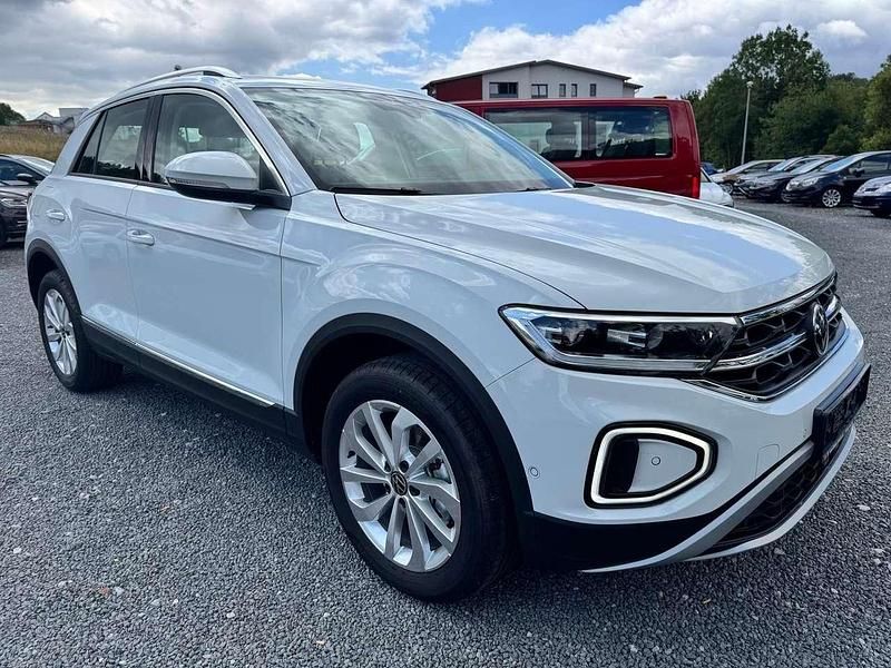 Pure white Neu 2025 VW T-Roc Style SUV | 32.780 € (Superpreis) - Bild 1/4