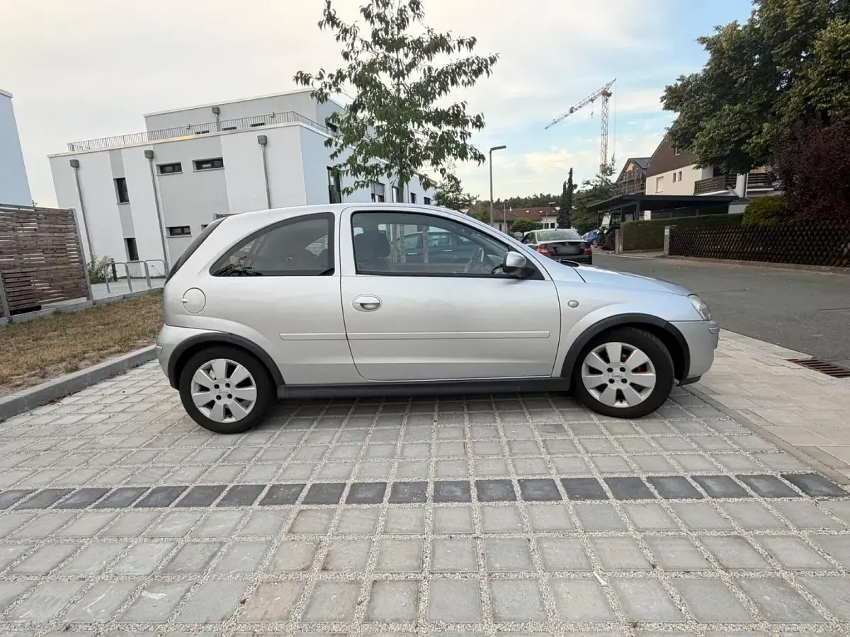 Gebraucht Opel Corsa 80 PS (58 kW) 2005 Silber Kleinwagen