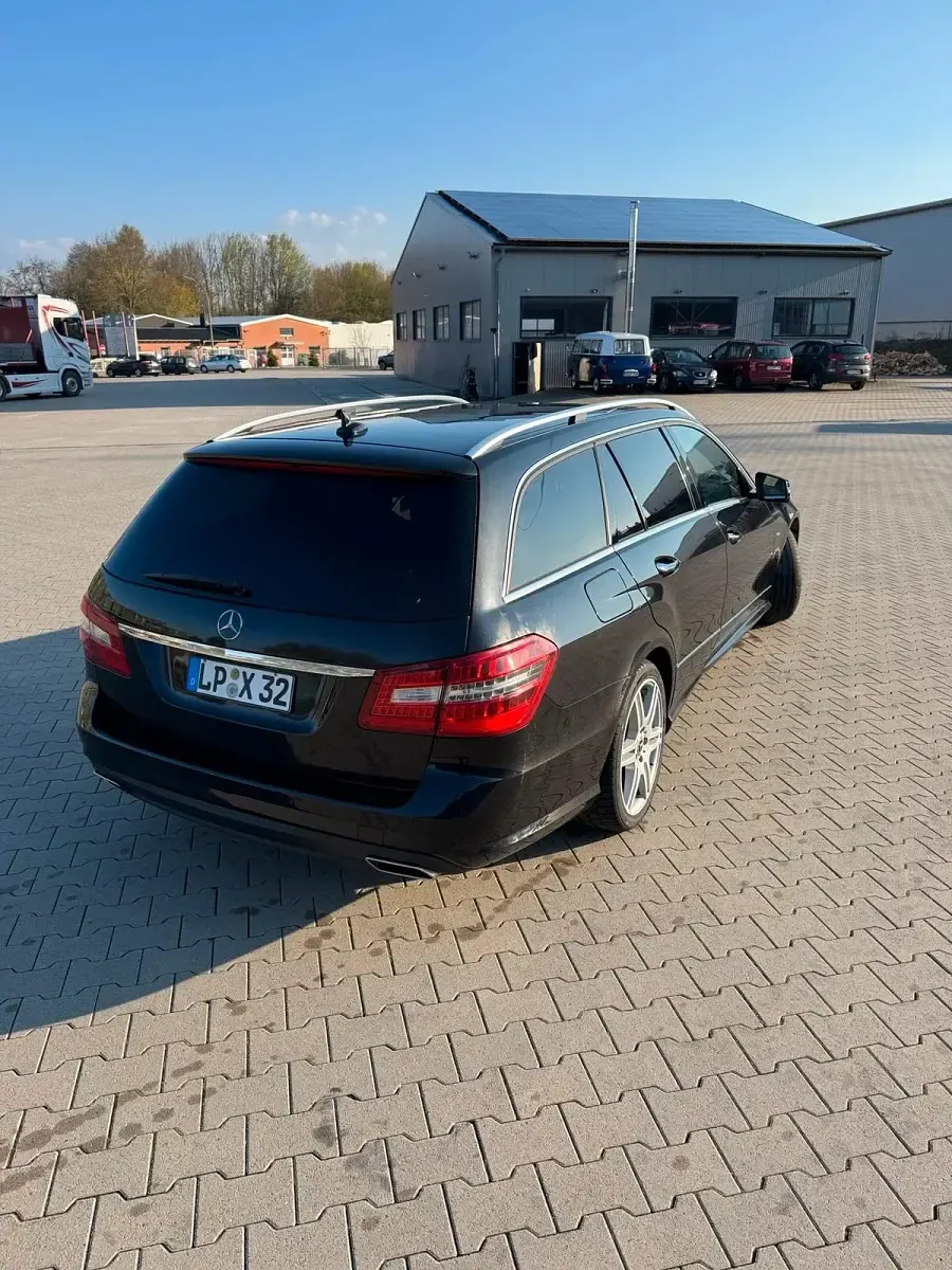 Gebraucht Mercedes E300 Avantgarde 205 PS (150 kW) 2010 Schwarz Kombi