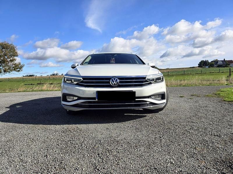 Gebraucht VW Passat Highline 190 PS (139 kW) 2020 Weiß Kombi