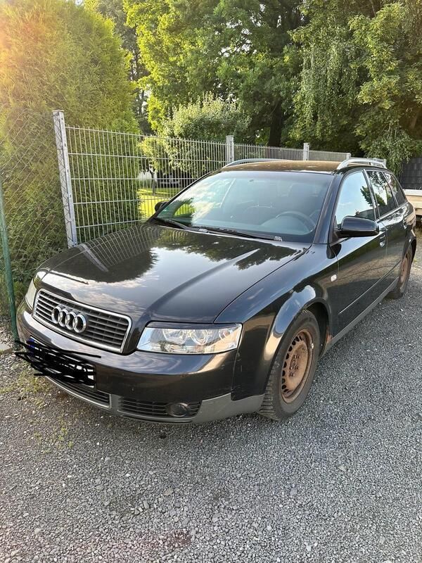 Schwarz Gebraucht 2002 Audi A4 Kombi | 900 € - Bild 1/4