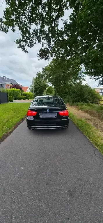 Gebraucht BMW 320 Sport Line 170 PS (125 kW) 2009 Schwarz Limousine