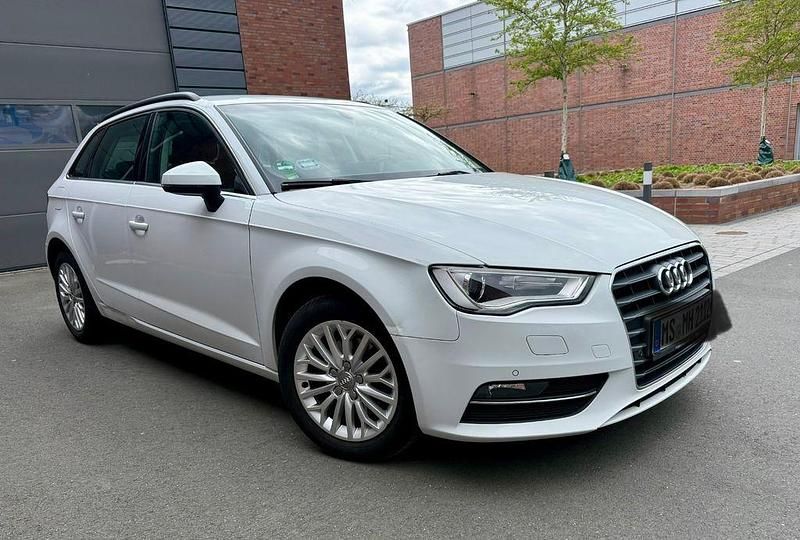 Second-hand Audi A3 Ambiente 105 CP (77 kW) 2014 Alb Berlinǎ