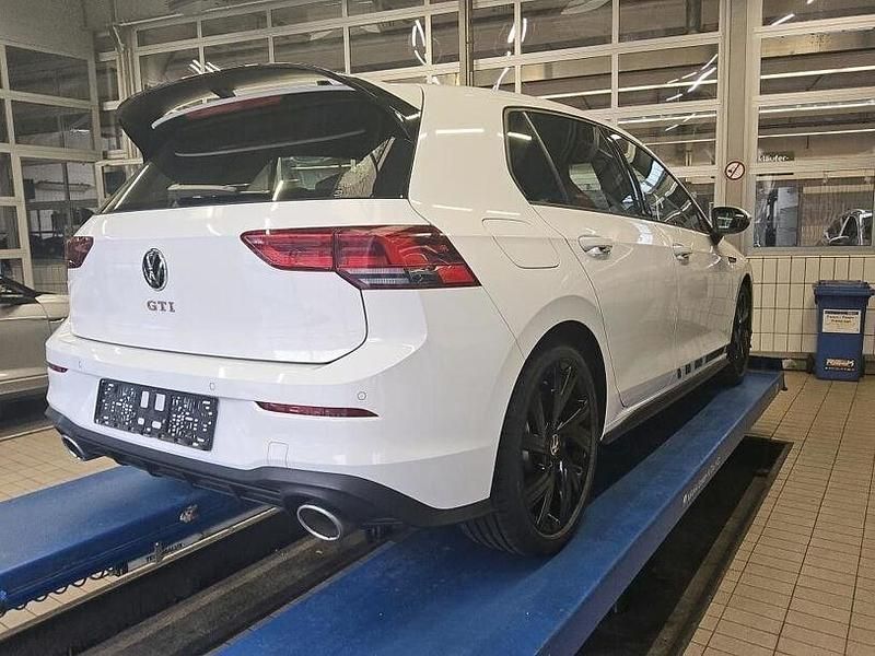 Gebraucht VW Golf VIII GTI 301 PS (221 kW) 2024 Pure white Limousine