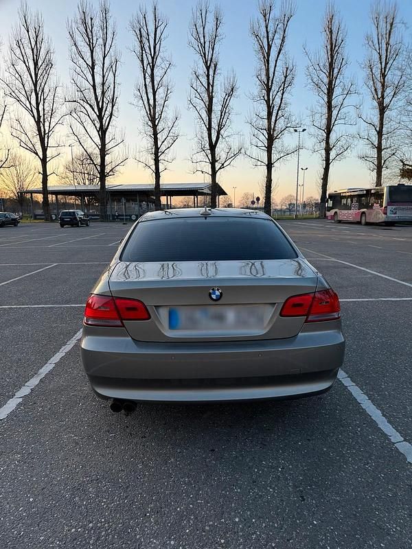Gebraucht BMW 325 218 PS (160 kW) 2009 Beige Coupé