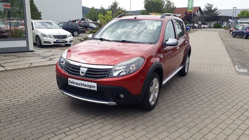 Rot Gebraucht 2011 Dacia Sandero Stepway Kleinwagen | 5.800 € (Etwas zu teuer) - Bild 1/4