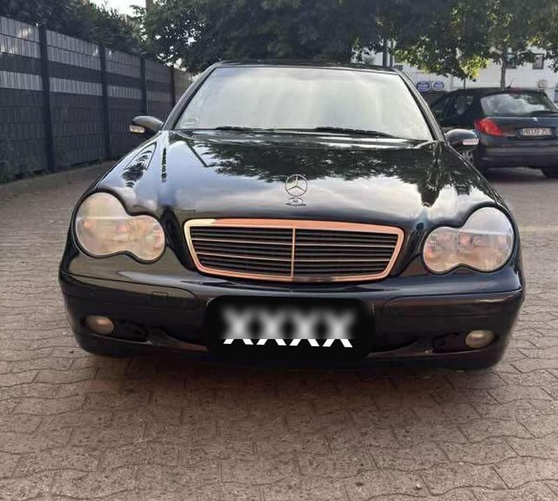 Schwarz Gebraucht 2004 Mercedes C220 Limousine | 2.900 € (Fairer Preis) - Bild 1/4