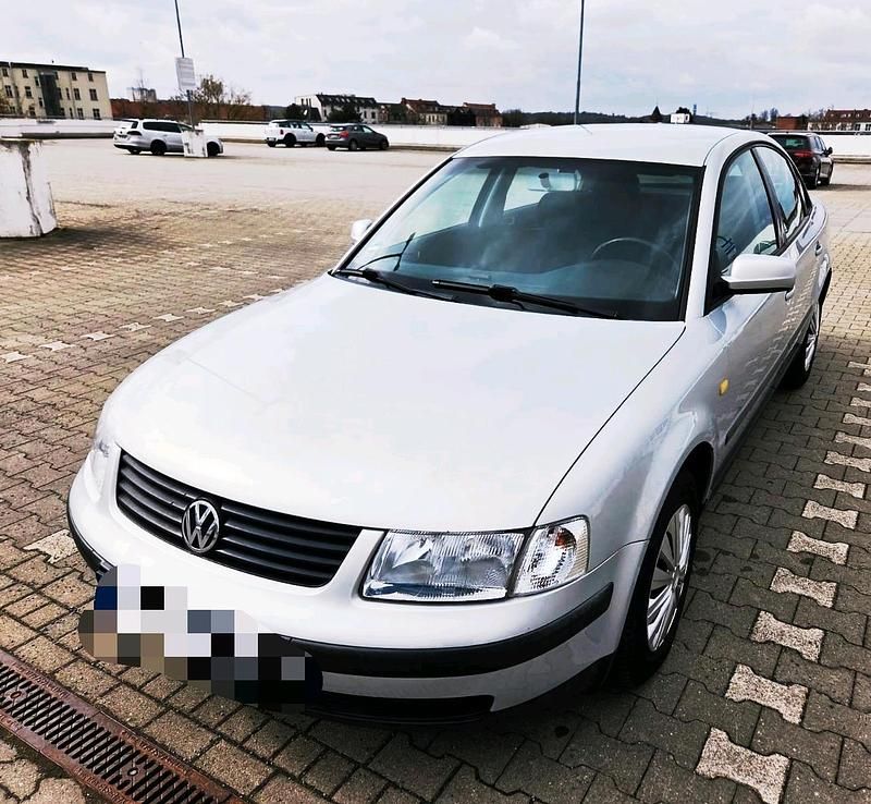 Gebraucht VW Passat 125 PS (91 kW) 1999 Violet Limousine