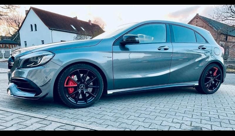Grau Gebraucht 2025 Mercedes A45 AMG AMG Limousine | 28.500 € - Bild 1/4