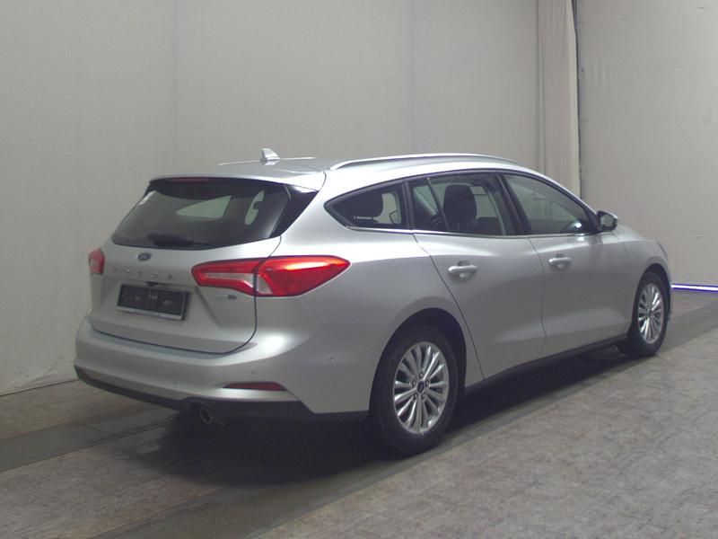 Gebraucht Ford Focus Titanium 125 PS (91 kW) 2021 Silber Limousine