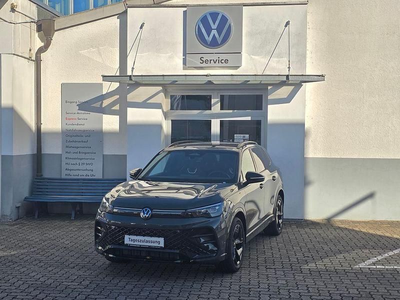 Grau Neu 2025 VW Tiguan Style SUV | 47.870 € (Etwas zu teuer) - Bild 1/4