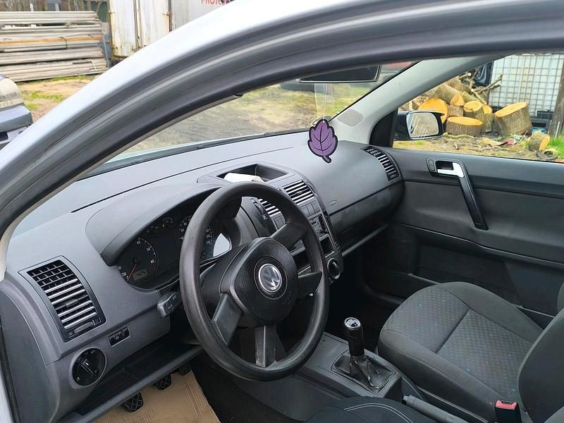 Gebraucht VW Polo 60 PS (44 kW) 2003 Silber Kleinwagen