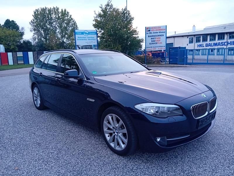 Blau Gebraucht 2011 BMW 520 Kombi | 8.999 € (Fairer Preis) - Bild 1/4