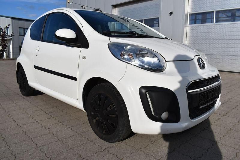 Weiß Gebraucht 2013 Citroën C1 SELECTION Kleinwagen | 2.990 € (Guter Preis) - Bild 1/4
