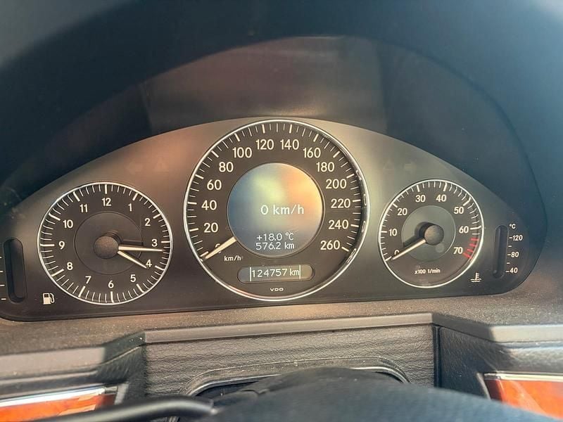 Gebraucht Mercedes E200 183 PS (134 kW) 2007 Gold Limousine