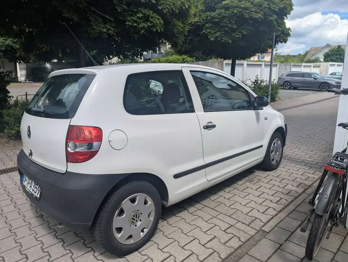 Gebraucht VW Fox Style 54 PS (39 kW) 2010 Weiß Kleinwagen