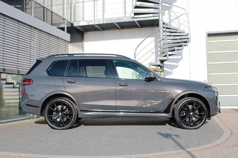 Gebraucht BMW X7 M Sport 352 PS (258 kW) 2023 Dravitgrau SUV