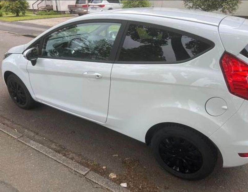 Gebraucht Ford Fiesta SYNC Edition 80 PS (58 kW) 2013 Weiß Kleinwagen