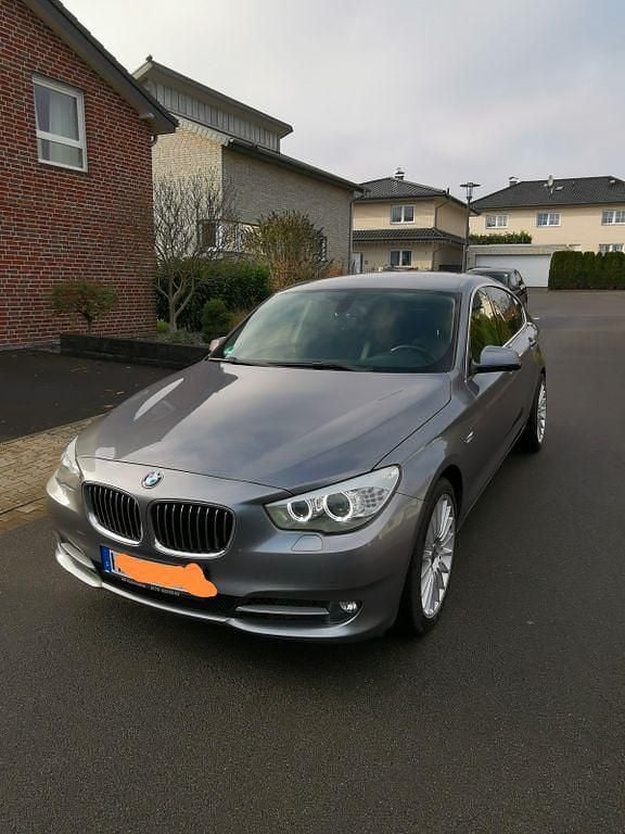 Grau Gebraucht 2011 BMW 530 Gran Turismo Sport Line Limousine | 10.400 € (Guter Preis) - Bild 1/4