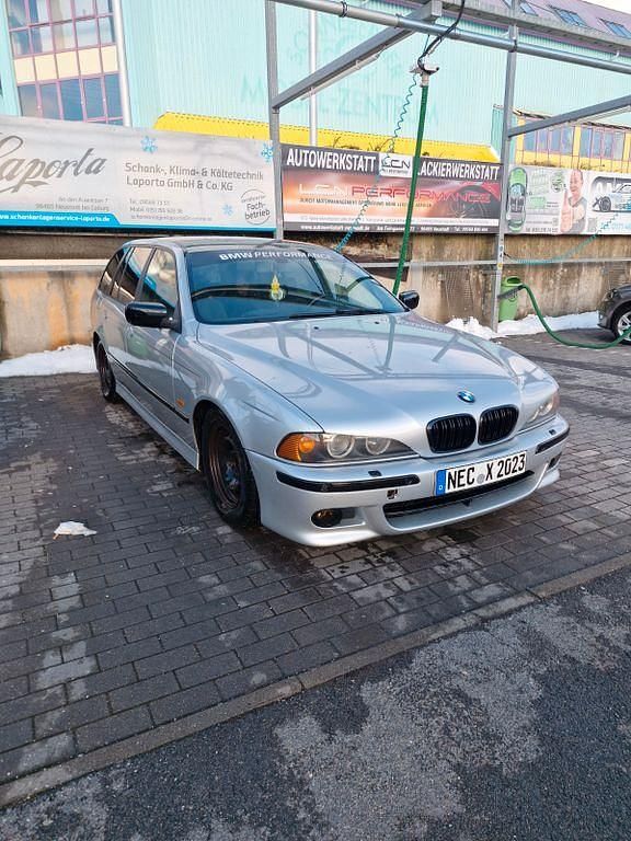 Silber Gebraucht 2001 BMW 520 Performance Kombi | 1.600 € - Bild 1/4