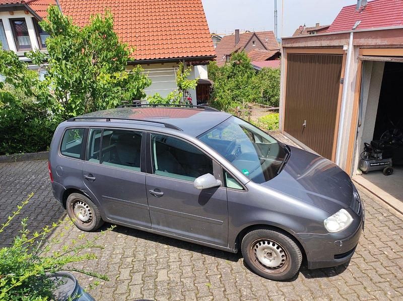 Gebraucht VW Touran Basis 105 PS (77 kW) 2005 Van / Kleinbus