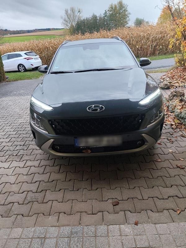 Grau Gebraucht 2023 Hyundai Kona Premium SUV | 22.800 € - Bild 1/4