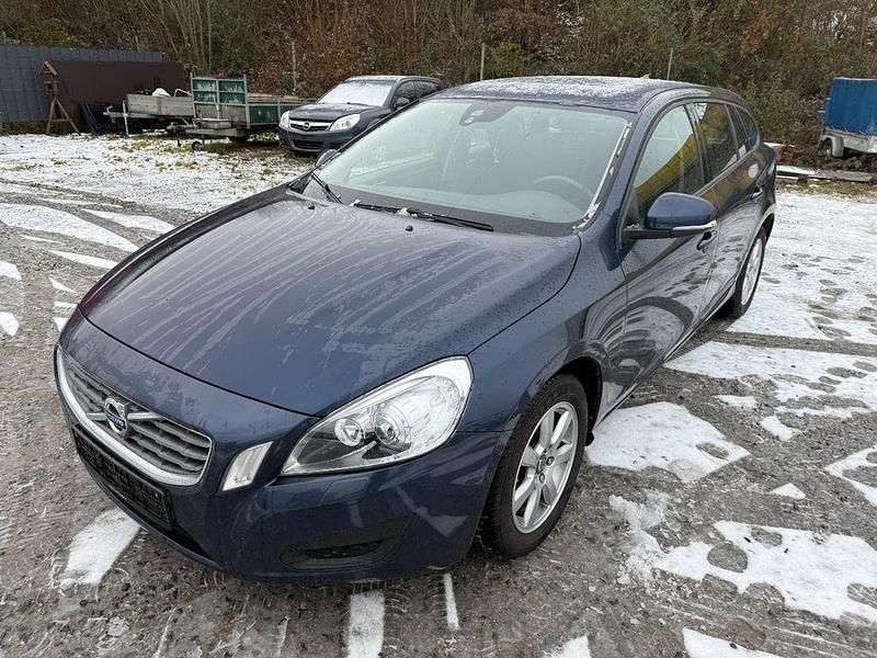 Blau Gebraucht 2012 Volvo V60 Kinetic Kombi | 7.400 € (Fairer Preis) - Bild 1/4