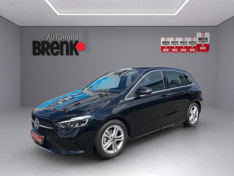 Schwarz Gebraucht 2024 Mercedes B180 Van / Kleinbus | 29.990 € - Bild 1/3