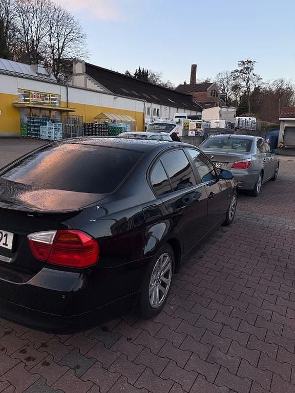 Gebraucht BMW 318 143 PS (105 kW) 2007 Schwarz Limousine