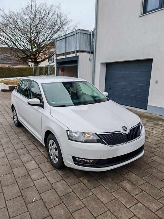 Weiß Gebraucht 2018 Skoda Rapid Active Kleinwagen | 8.900 € (Guter Preis) - Bild 1/4
