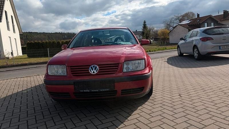 Gebraucht VW Bora Comfortline 116 PS (85 kW) 2001 Rot Limousine