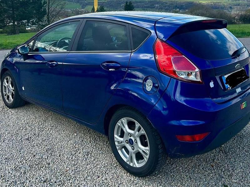 Gebraucht Ford Fiesta SYNC Edition 95 PS (69 kW) 2014 Blau Kleinwagen