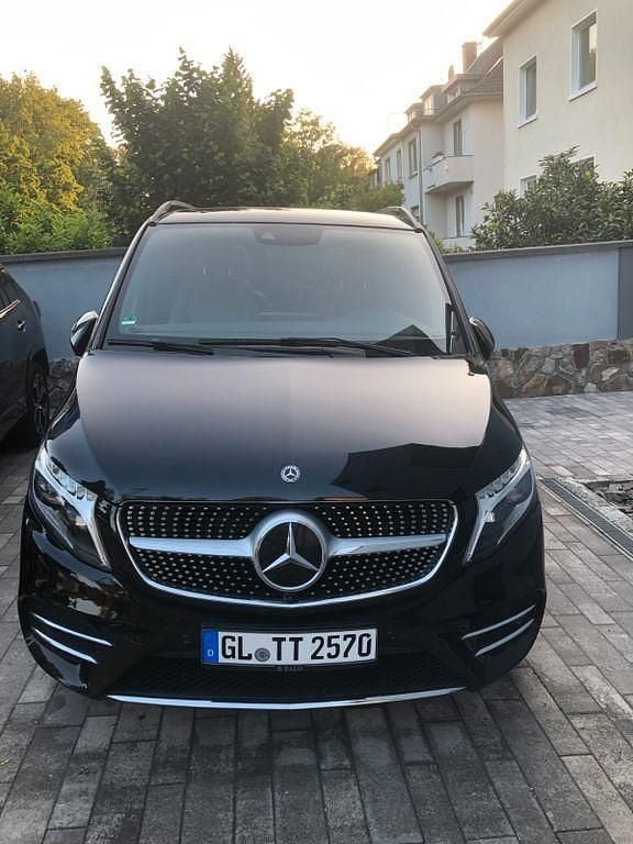 Schwarz Gebraucht 2021 Mercedes V300 Avantgarde Edition Van / Kleinbus | 55.000 € (Fairer Preis) - Bild 1/4