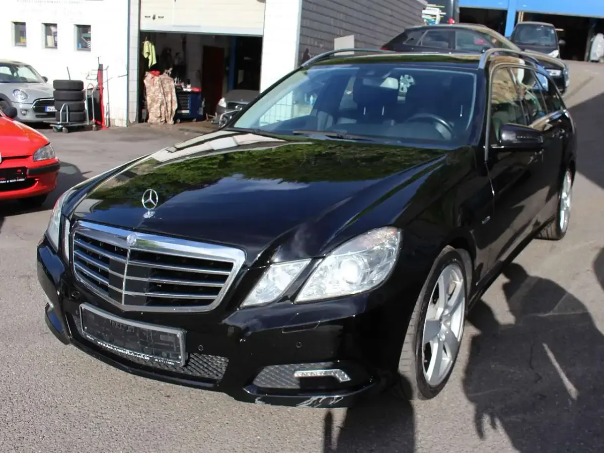 Gebraucht Mercedes E350 231 PS (169 kW) 2010 Obsidianschwarz  metalliclack Kombi