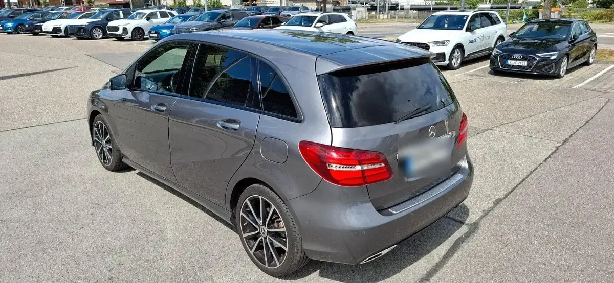 Gebraucht Mercedes B180 122 PS (89 kW) 2016 Grau Kleinwagen