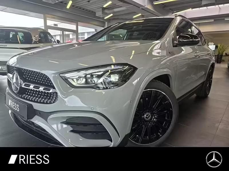 Manufaktur lack manufaktur alpingrau uni Gebraucht 2025 Mercedes GLA180 AMG SUV | 44.888 € (Teuer) - Bild 1/4