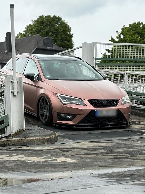 Schwarz Gebraucht 2017 Seat Leon FR Kombi | 13.400 € - Bild 1/4