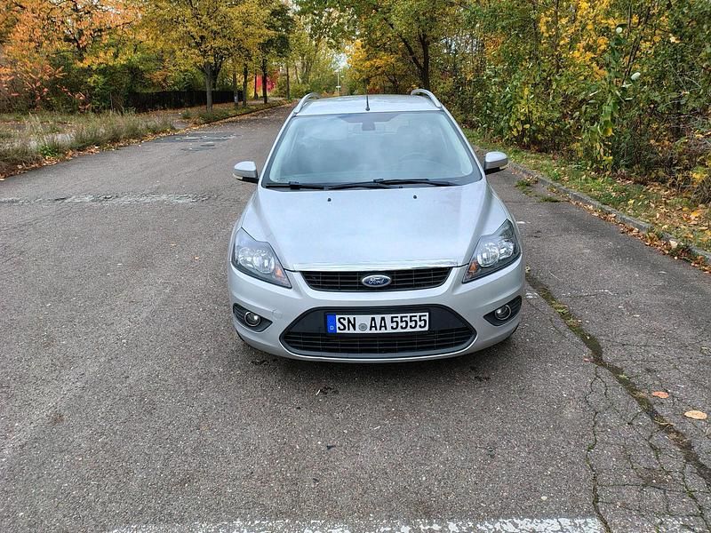 Silber Gebraucht 2010 Ford Focus Kombi | 3.000 € (Fairer Preis) - Bild 1/4