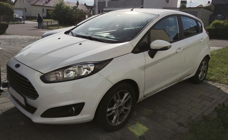 Weiß Gebraucht 2015 Ford Fiesta SYNC Edition Kleinwagen | 7.800 € (Fairer Preis) - Bild 1/3