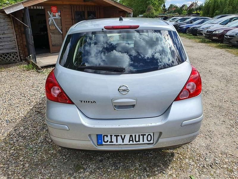 Gebraucht Nissan Tiida Acenta 126 PS (92 kW) 2008 Brilliant silver Kleinwagen